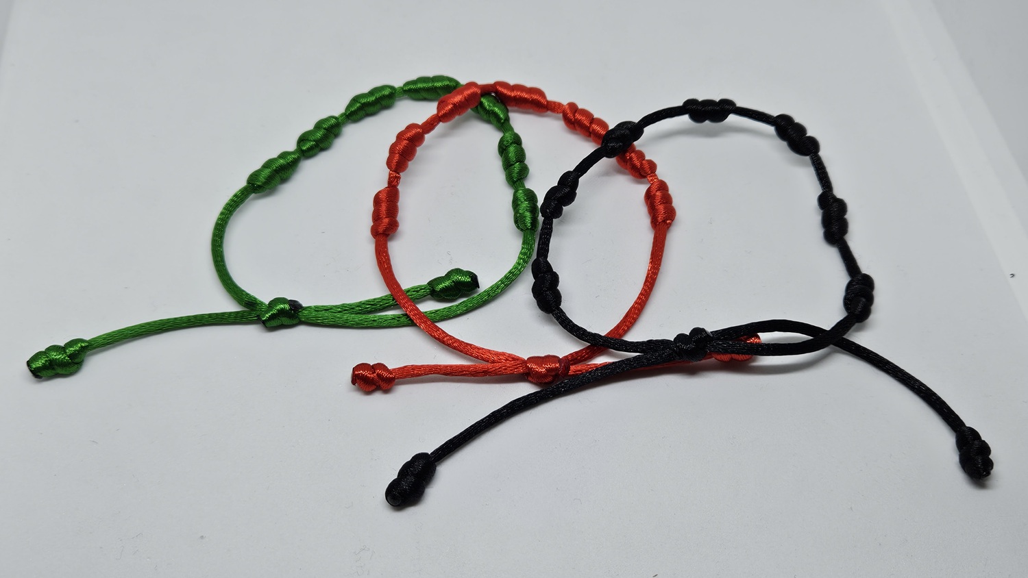 7-Knoten Schutzarmband Bild 5